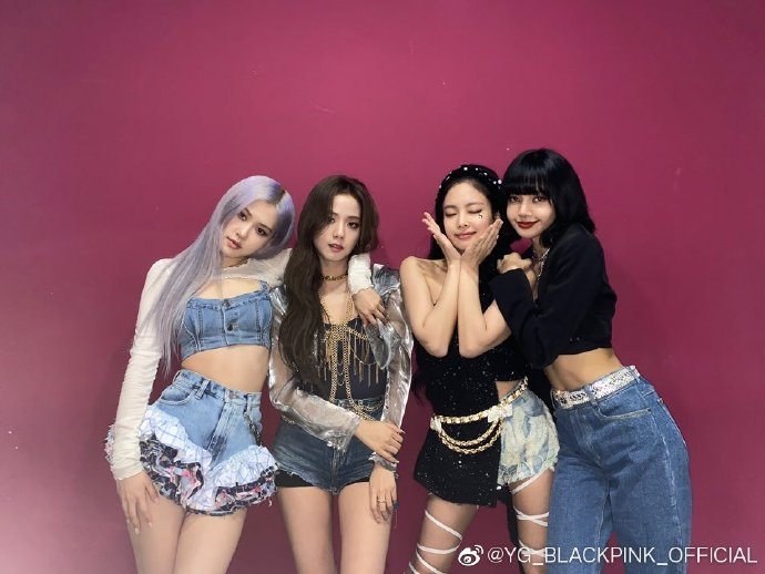 近日趁著Lisa的生日,中國粉絲(BLINKS)竟然大內訌,分裂成了Lisa和Jennie兩邊粉絲吵得熱烘烘。