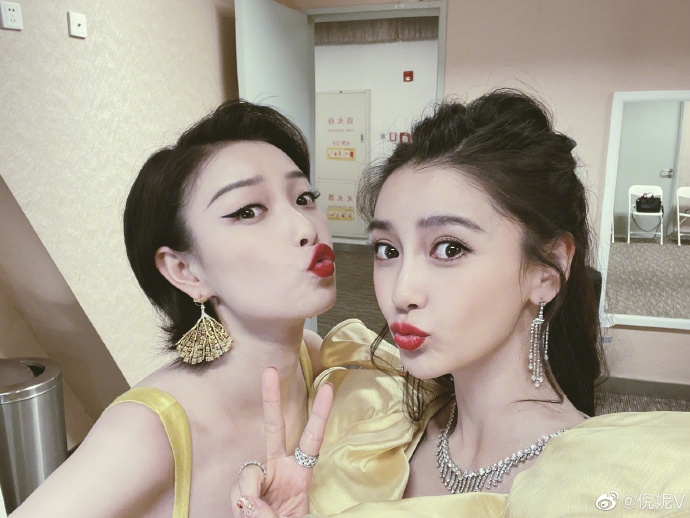 黃曉明Angelababy離婚/兩大舉動打破婚變傳聞/台下拍baby講生日快樂零互動