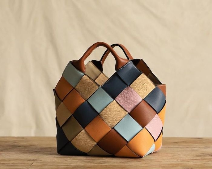 【LOEWE手袋2021】西班牙百年皮具品牌LOEWE自迎來英國設計師Jonathan Anderson後