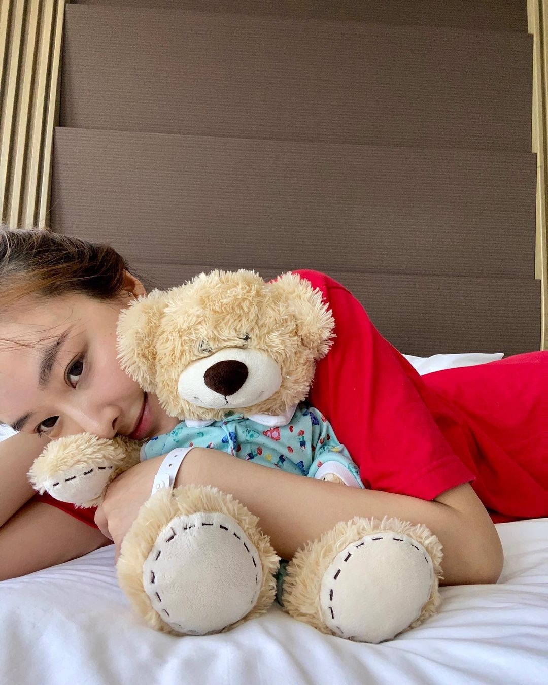 近日陳瀅就飛往加拿大探望家人順便渡假充電,回港後就正在接受21日隔離生活!