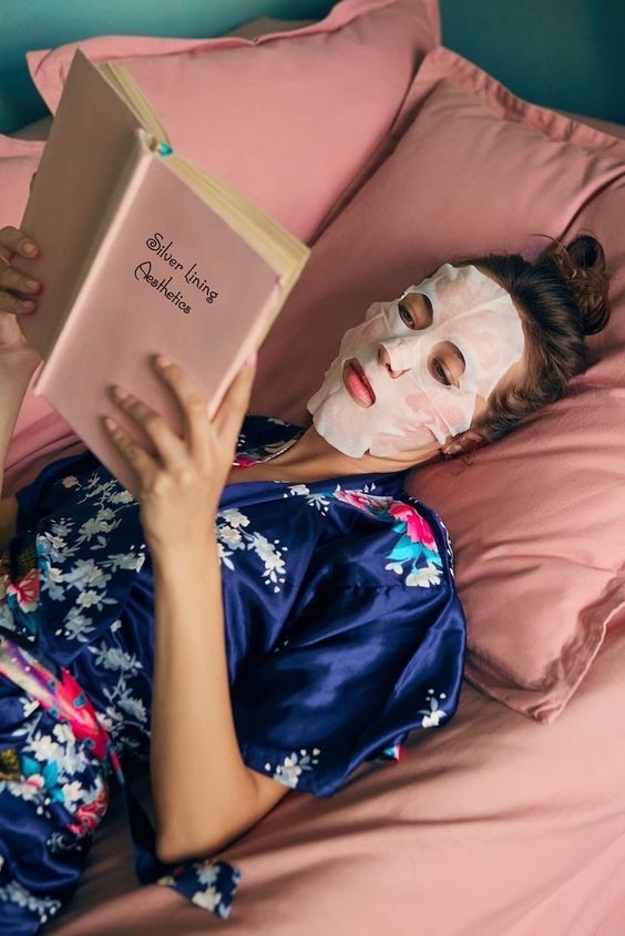 【面膜】女友狂曬9張Mask紙嚇親男友!女友留面膜紙擦地板