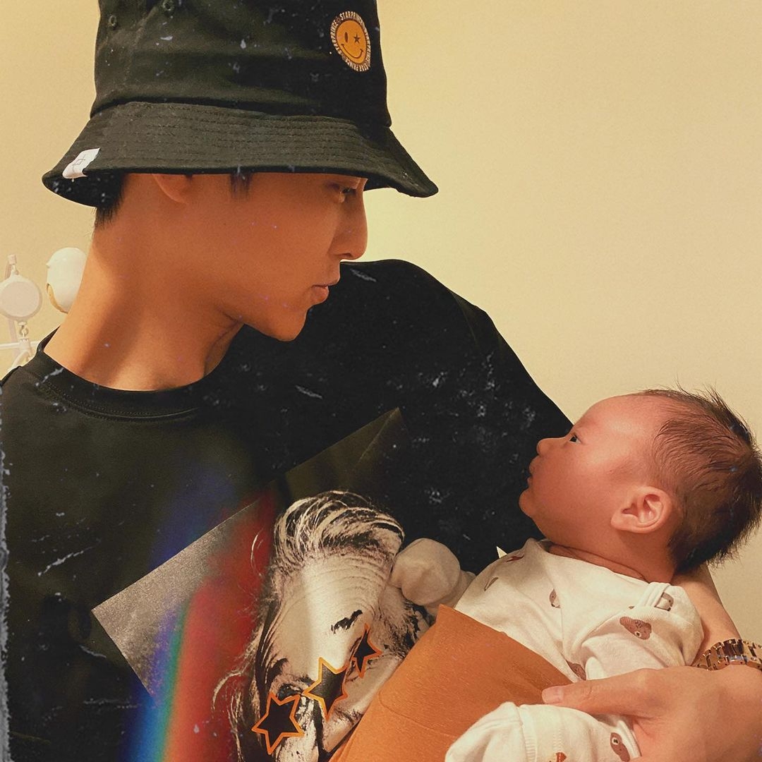 如此的預告不但讓粉絲們相當興奮,更不禁令人猜想難道是王子與拍拖兩年多的女友Stephy終於好事近,因而暗示自己已經做好了當爸爸的準備?