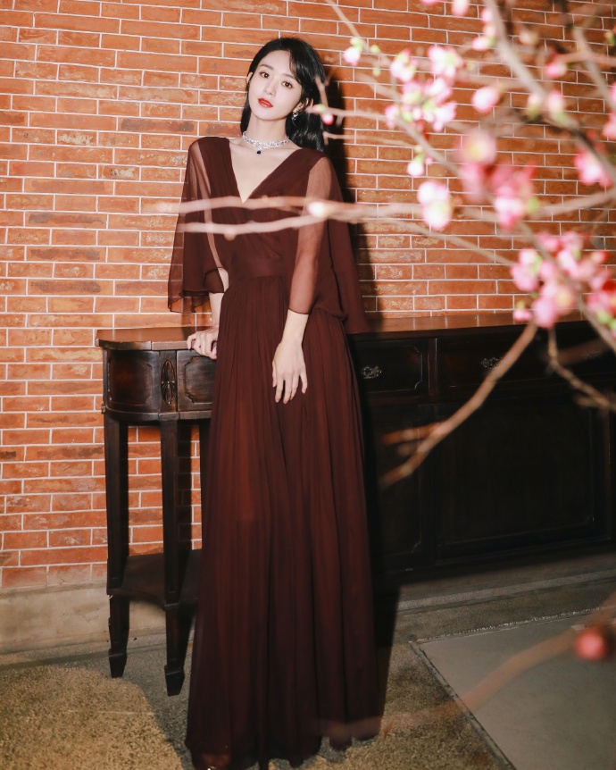 【微博之夜女星造型】迪麗熱巴/鞠婧禕/Angelababy/倪妮/關曉彤/楊冪/宋茜