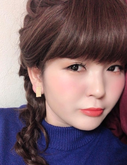 hara化妝後根本就是一個日本的辣妹,有時候還打扮十分性感,看起來十分有自信!