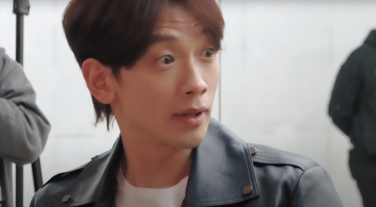當李孝利說到Ciipher私生活的規矩時,Rain更緊張的鐵壁防禦自己藝人!
