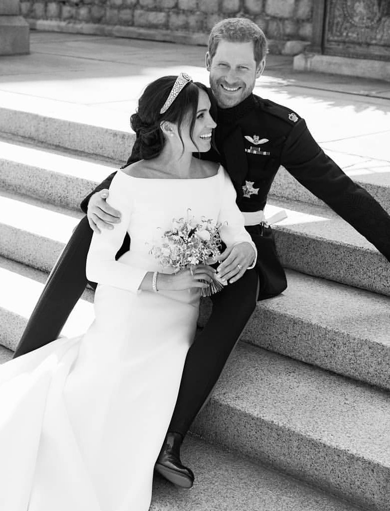 更說她與哈里行世紀婚禮3天前已於坎特伯雷大主教Justin Welby見證下「秘密結婚」,