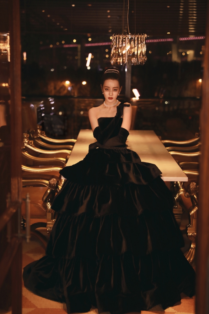 【微博之夜女星造型】迪麗熱巴/鞠婧禕/Angelababy/倪妮/關曉彤/楊冪/宋茜