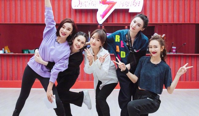 張柏芝與楊丞琳在《乘風破浪的姐姐2》中第四次公演被分到同組比賽