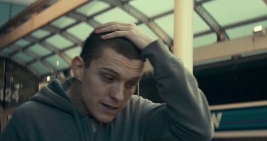 Tom Holland為拍《Cherry迷途羔羊》更要剷光頭髮,剃剩不足1cm的平頭,粉絲大讚同樣帥氣