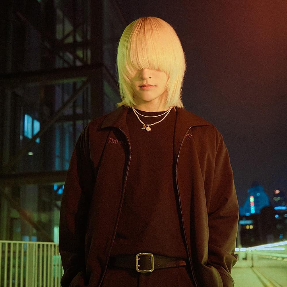 為成名,韓國男偶像「長髮遮眼」近1年!獲封真人版「哈爾」,瀏海後出眾外貌驚艷網民