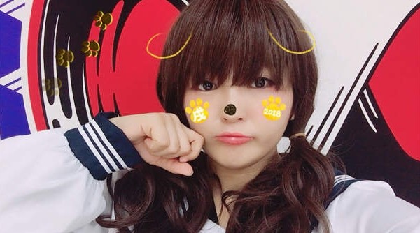 hara有時候裝起可愛來也像個18歲的日本高中生,可塑性極高啊!