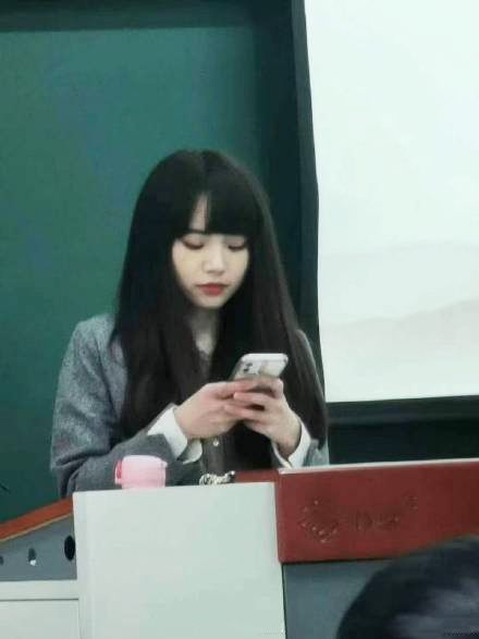歷史女老師撞臉BLACKPINK Lisa?超高顏值引學生去朝聖