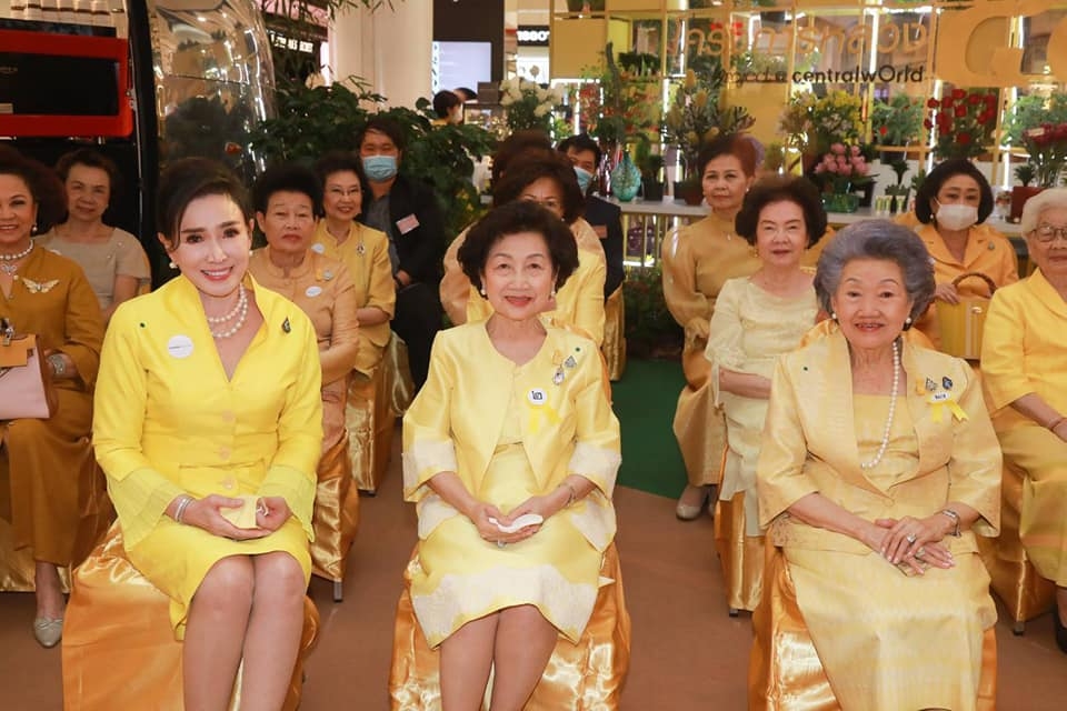 這位74歲的前環球小姐亞芭詩拉(Apasra Hongsakula)