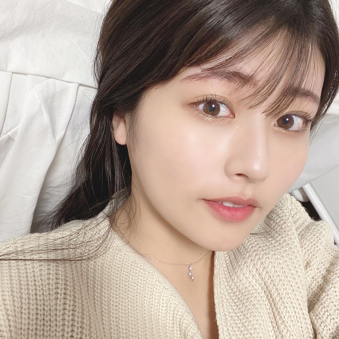 不少長輩都說脫完智慧齒後臉就會變得更瘦,大家又認為 Yoshino Chitose 的臉型有沒有變化呢?