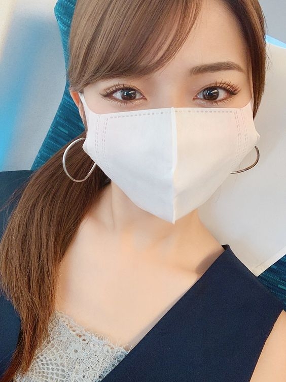 【網戀分手】疫情下不少人都會戴上口罩,露出一雙迷人的眼睛,令人人都在口罩後都可以變成小美人。