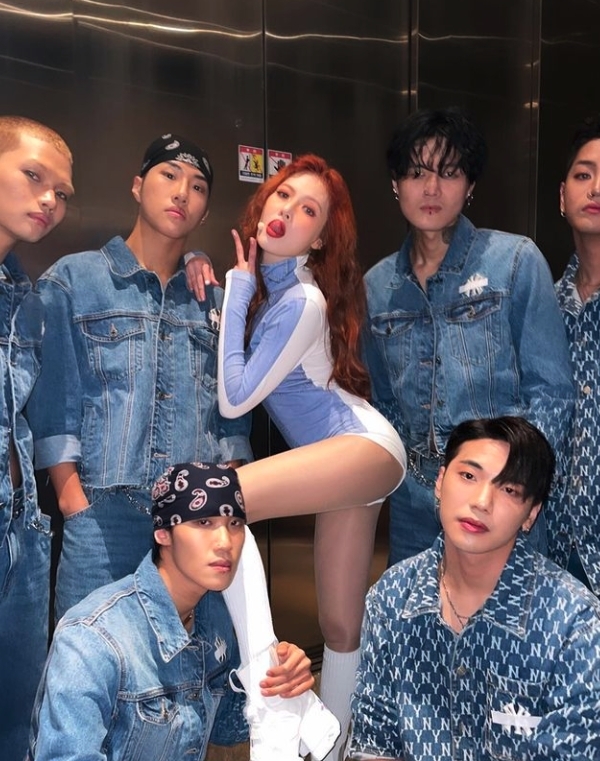 -泫雅-Nike背心-打歌服-nike襪子-韓國-6