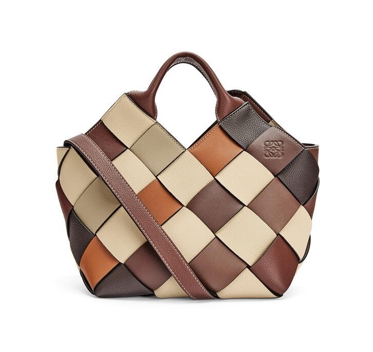 【LOEWE手袋2021】LOEWE還同時推出不同色調的款式,如奶茶、天藍配色等