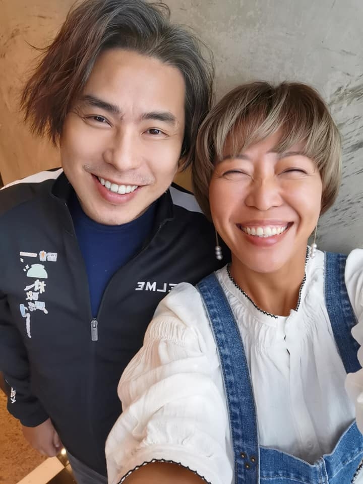 有網民更發現在大合照中，林敏聰P圖都只P了自己～