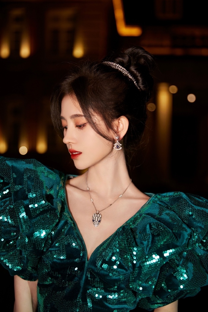 【微博之夜女星造型】迪麗熱巴/鞠婧禕/Angelababy/倪妮/關曉彤/楊冪/宋茜