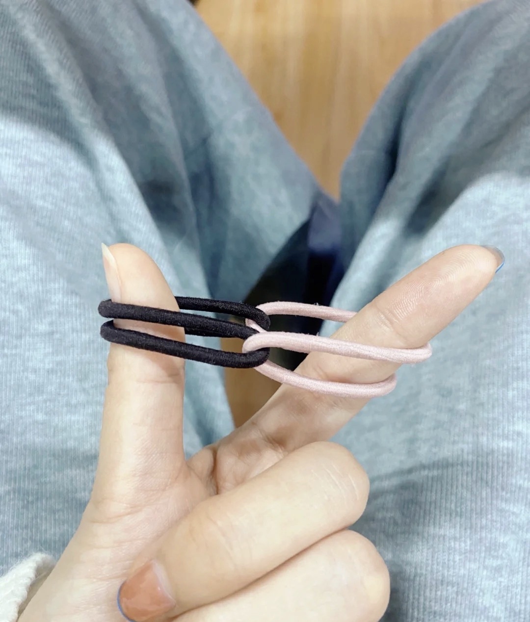 【紮馬尾技巧】2條橡筋綁出蓬鬆高馬尾全日不扁塌