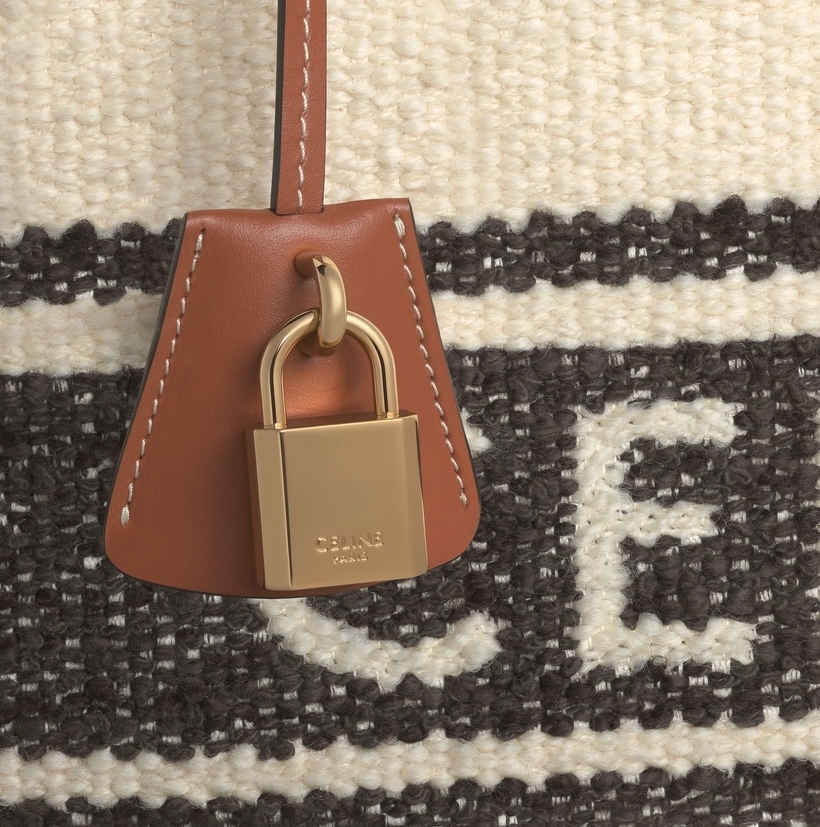 【名牌手袋Tote Bag】鎖頭上刻帶CELINE的小字樣，隱約透出低調的時尚感