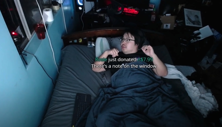 作為Youtuber的Asian Andy舉辦「睡播」,在他睡覺期間觀眾們只要給賞金就能吵醒他。