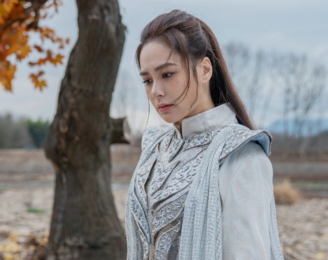 不少網民更大讚阿嬌重回顏值癲峰，絕對不輸溫碧霞當年飾演的妲己～