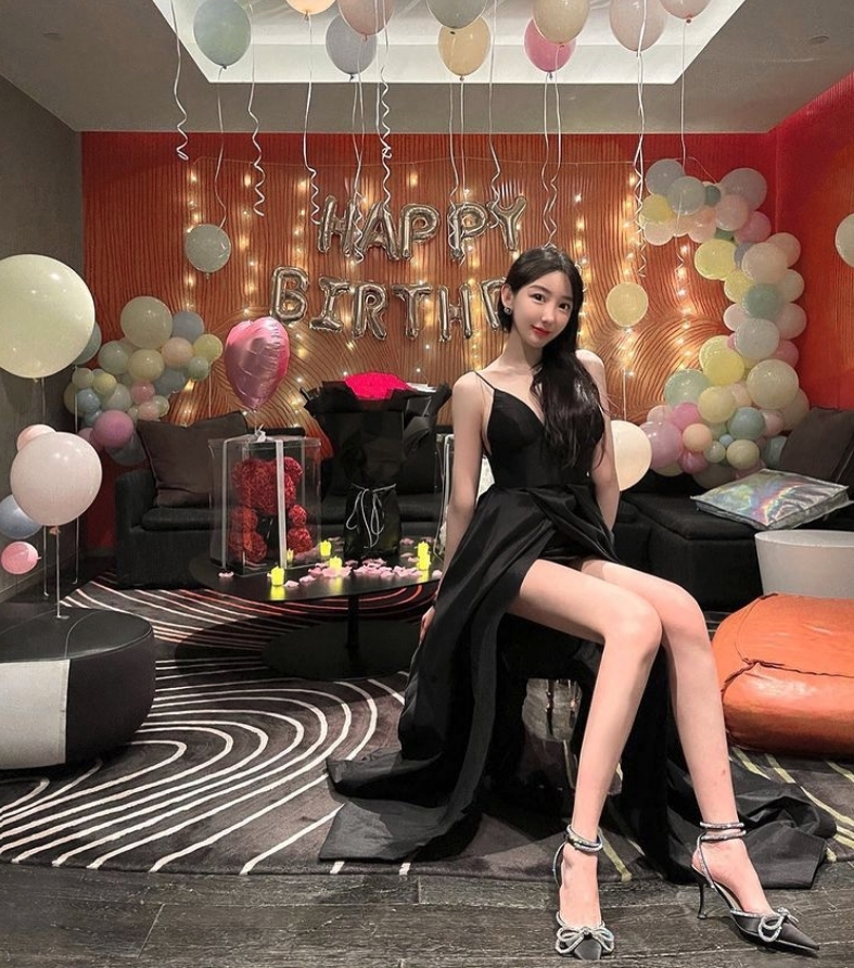 Cammi酒店豪過26歲生日晒長腿相P到地板變形/曾說鍾意自己P圖後嘅樣