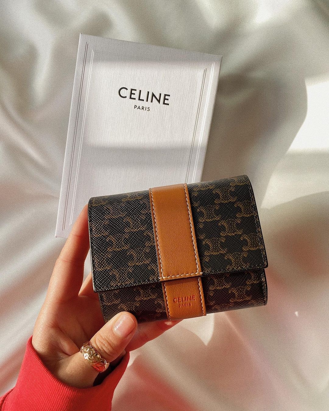 【Celine短銀包2021】夢幻糖果配色悄悄上架,牛油果綠、薰衣草紫清新溫柔!