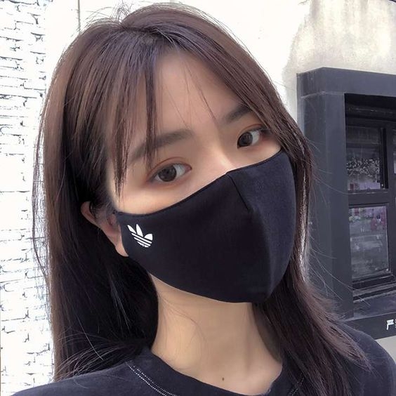 雖然兩人名義上是男女朋友,但是在這交往的一年多期間,兩人從未見過對方的樣子。