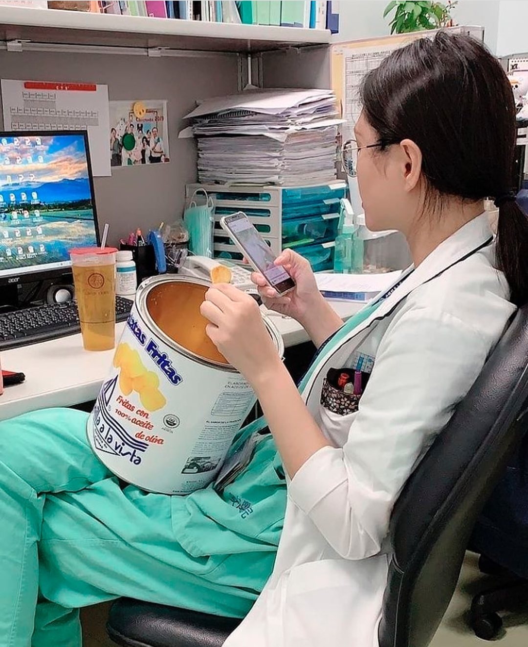 韓國爆紅西班牙名物「油漆桶薯片」,可愛藍白罐,橄欖油+天然海鹽製成,無負擔零食!