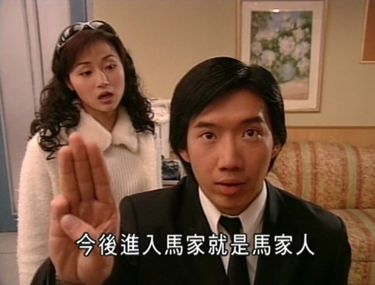 初版的《我和殭屍有個約會》被指派擔「男主角」的杜汶澤就成為「馬小玲」的徒弟「金正中」。