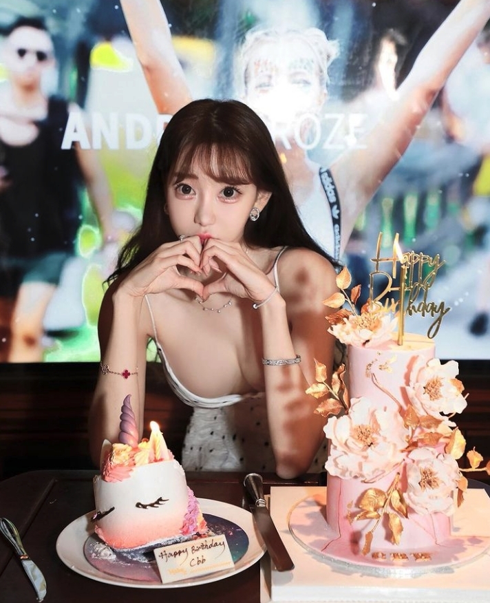 CCammi酒店豪過26歲生日晒長腿相P到地板變形/曾說鍾意自己P圖後嘅樣