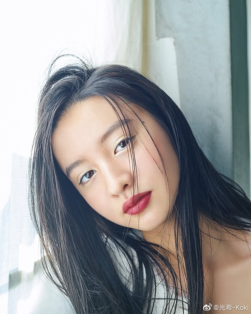 不過早前木村光希的妝容就多次被網民批評過於顯老、成熟,更指她的造型都是「得罪造型師系列」的完美範本!