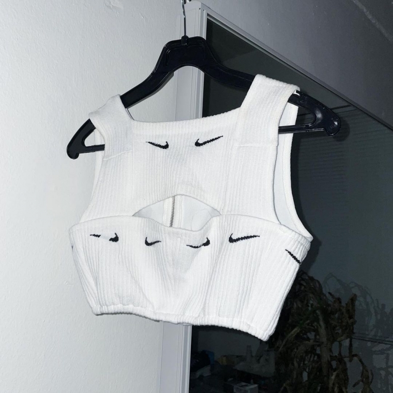 -泫雅-Nike背心-打歌服-nike襪子-韓國-3