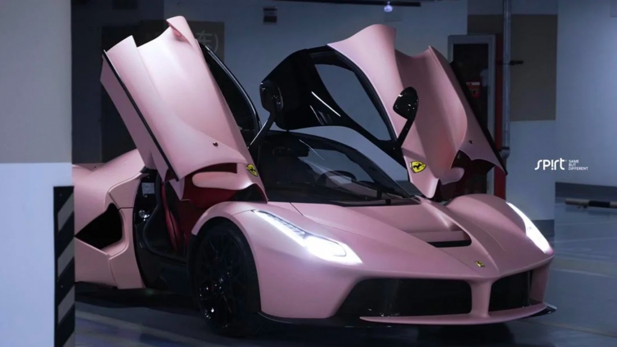 這部「櫻花粉霧LaFerrari」根本就是在舞台上最耀眼的明星車,以夢幻粉嫩的配色打入少女心