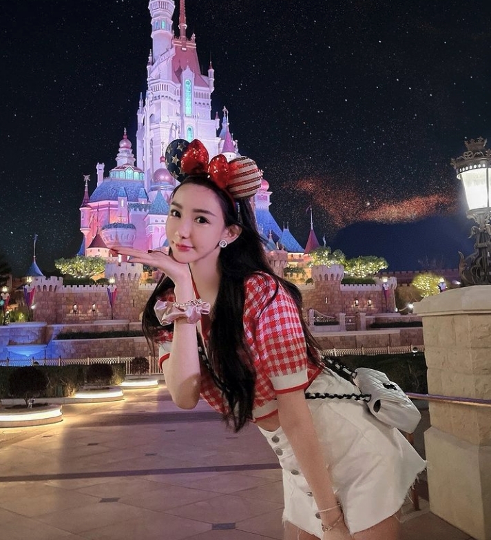 Cammi酒店豪過26歲生日晒長腿相P到地板變形/曾說鍾意自己P圖後嘅樣