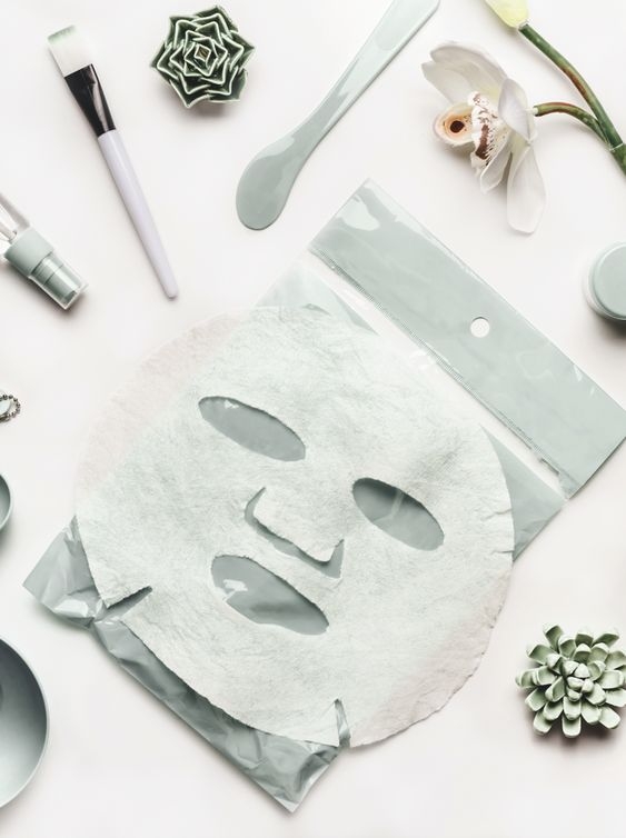 【面膜】女友狂曬9張Mask紙嚇親男友!女友留面膜紙擦地板