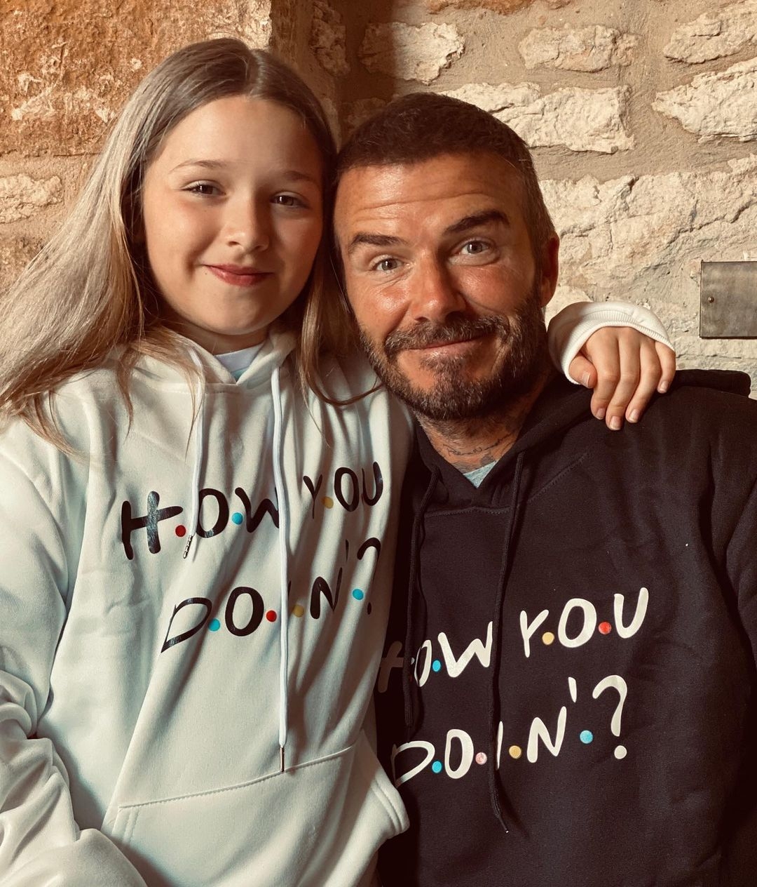 碧咸DavidBeckham女兒哈七增添了多一份優雅的氣質美,完全有媽媽年輕時的魅力,就如迷你版的Victoria~
