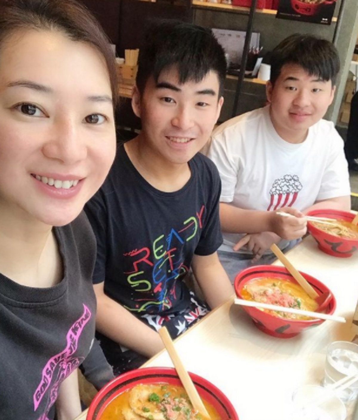 林肯不單學業成績出眾，原來他還遺傳到爸爸林敏驄的才華，除了無師自通學彈琴，中學更已經達到了演奏級的資歷。