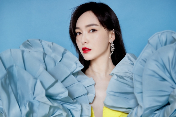 【微博之夜女星造型】迪麗熱巴/鞠婧禕/Angelababy/倪妮/關曉彤/楊冪/宋茜
