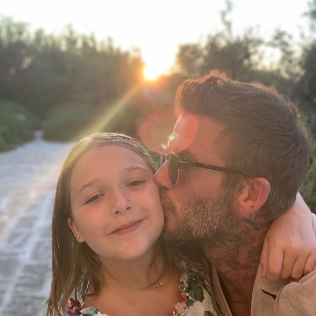 爸爸David Beckham與哈七從小到大都會經常放閃,看來女兒還是喜歡黏爸爸