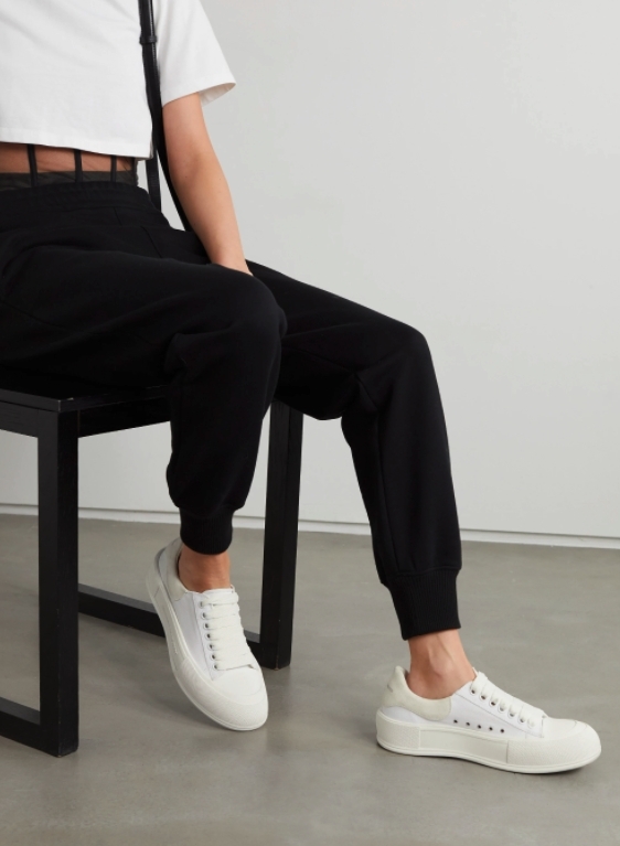 【名牌布鞋】ALEXANDER MCQUEEN Suede-trimmed canvas exaggerated-sole sneakers