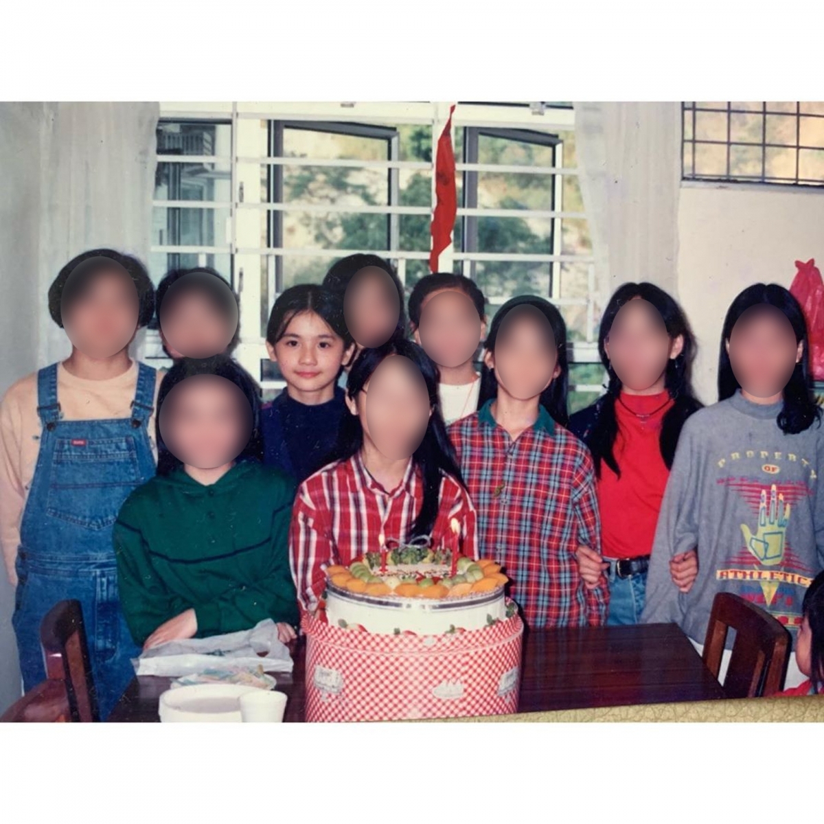 38歲阿Sa曬小五青蔥舊照,力證天然美人,同孖辮近照如餅印一樣,凍齡Look充滿少女味