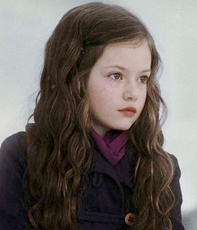 《吸血新世紀》過後,Mackenzie Foy的星途不俗,小小年紀就有很多演出機會,如鬼片《詭屋驚凶實錄》。