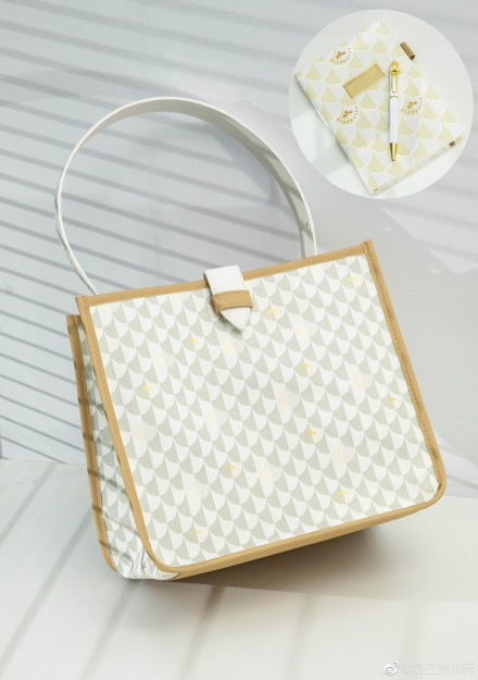 -大陸Starbucks-仿名牌-手袋-週邊-白金魚鱗-LV-星巴克-9