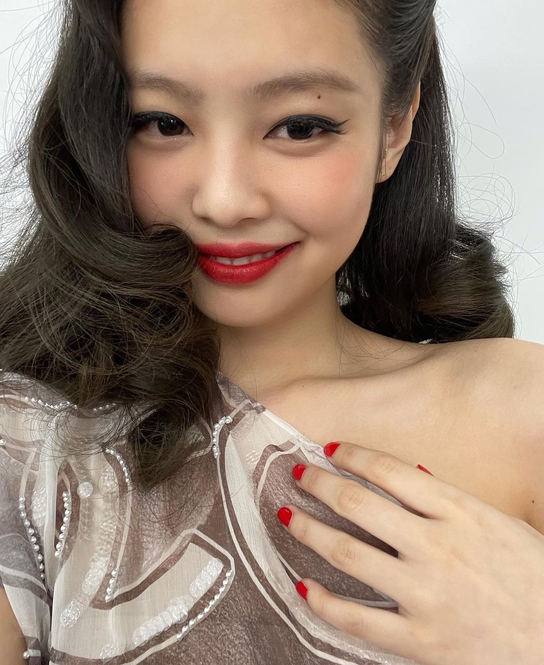 Jennie 濃妝扮瑪麗蓮夢露惹劣評！