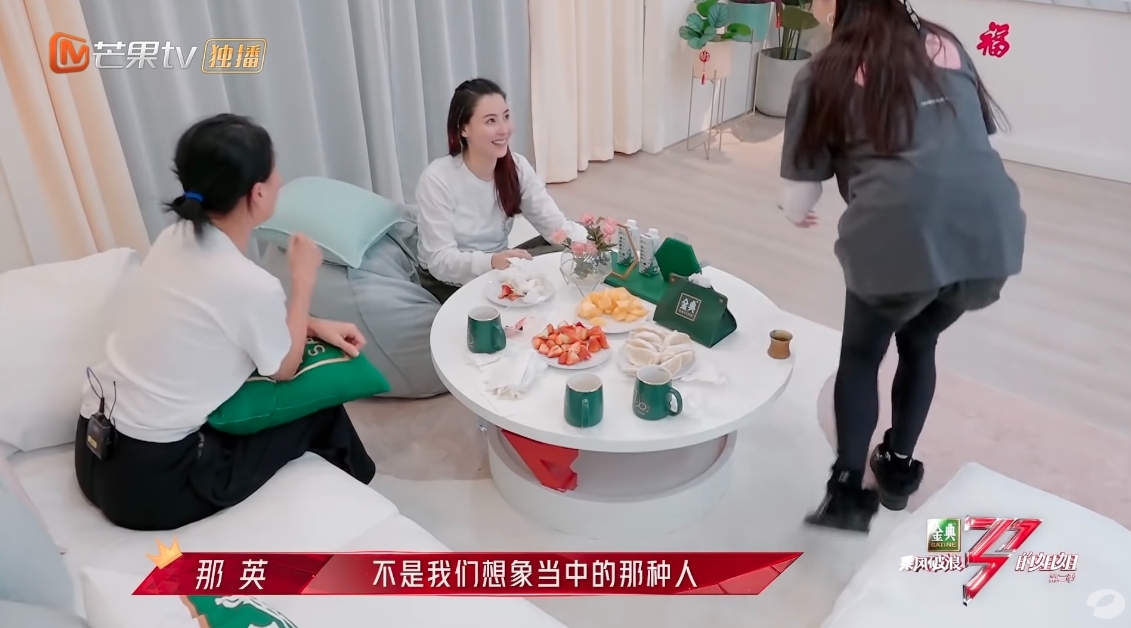 那英更坦承自己以往都不了解柏芝,表示自己也是跟她吃過一餐飯後,才真正了解到柏芝是一個怎樣的人,更大讚對方是「一位很了不起的母親」,令柏芝相當感動!