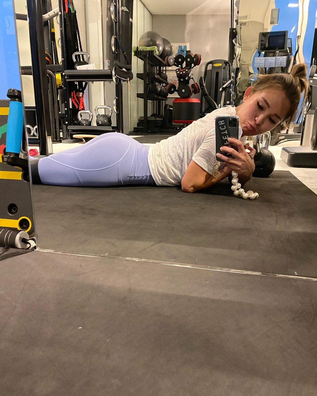 洗米嫂的嗜好亦都相當健康,不但常常與朋友結伴行山、健身以及做yoga,近日她更分享自己考獲瑜伽導師證書的照片