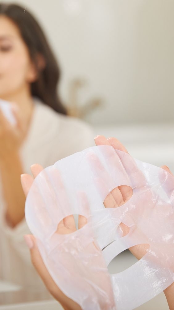 【面膜】女友狂曬9張Mask紙嚇親男友!女友留面膜紙擦地板